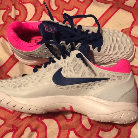 Too small - Picture 3 of 4